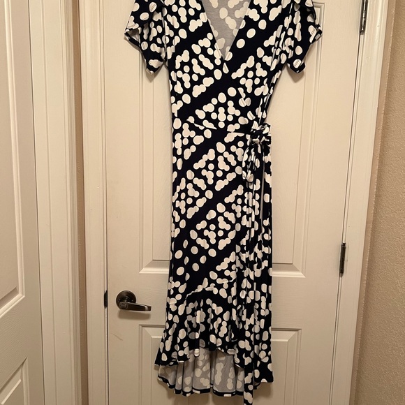 Cabi The Perfect Wrap Dress Size Medium-Navy and White-High Low Hem #5955 - Picture 4 of 9